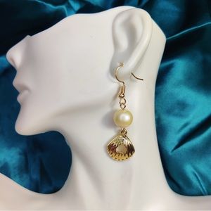 Pearl Earring, Gold Shell